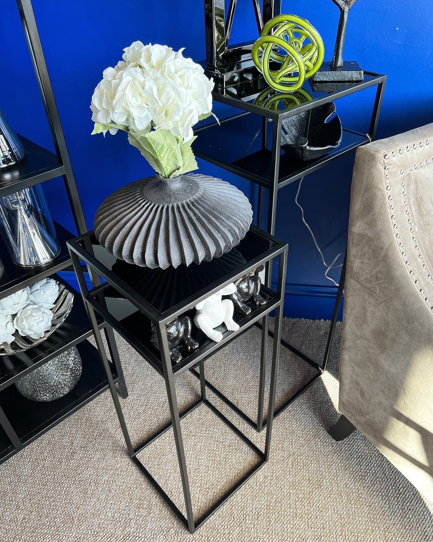 Glass plant store stand table